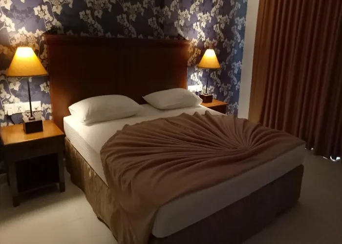 Garden Beach Hotel Kalutara